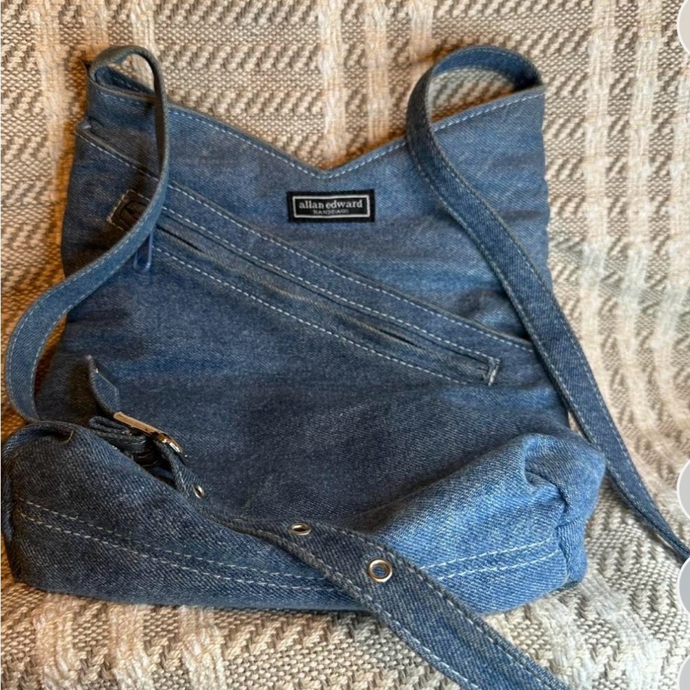 Blue denim crossbody bag with multiple pockets and zipper closure #denimbag